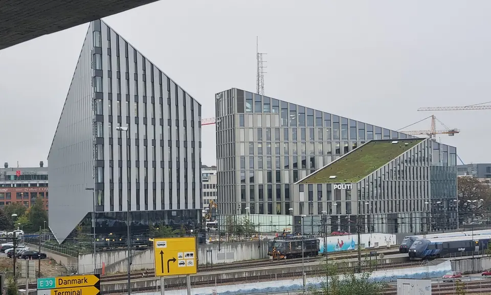 Det nye politihuset i Kristiansand ved jernbanesporene